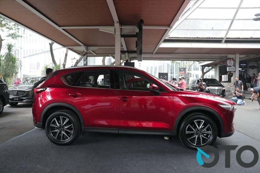 Mazda CX-5 samping