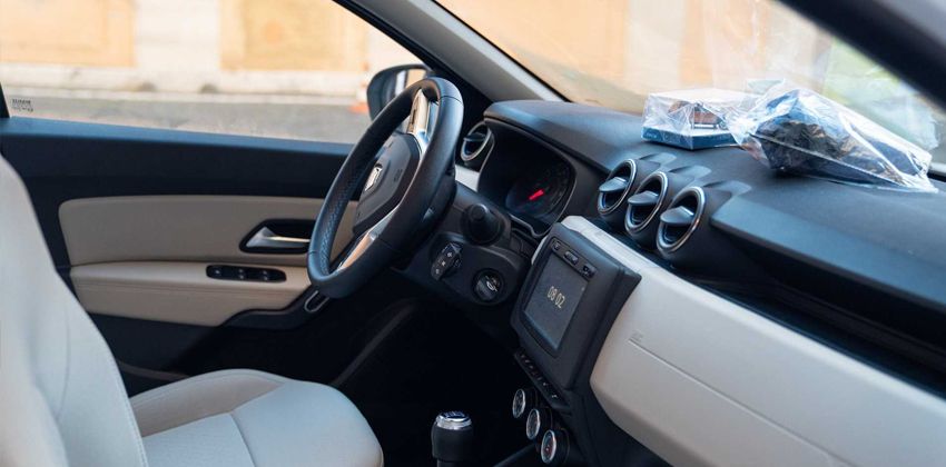 Dacia Duster - Popemobile interior