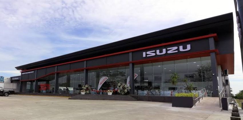Isuzu new dealership