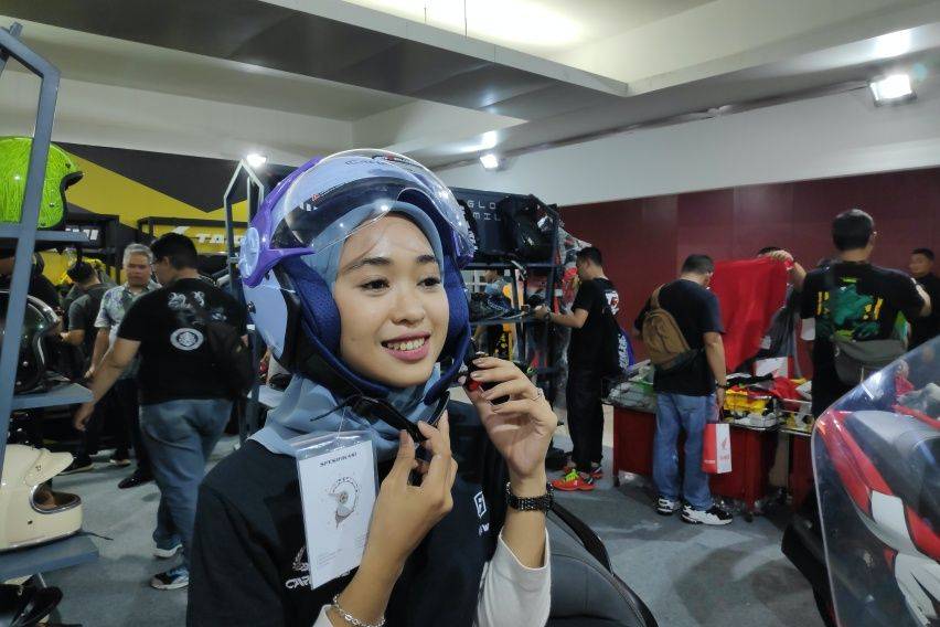 Cargloss Helm  Spesial Hijabers Harganya Cuma Rp 275 Ribu