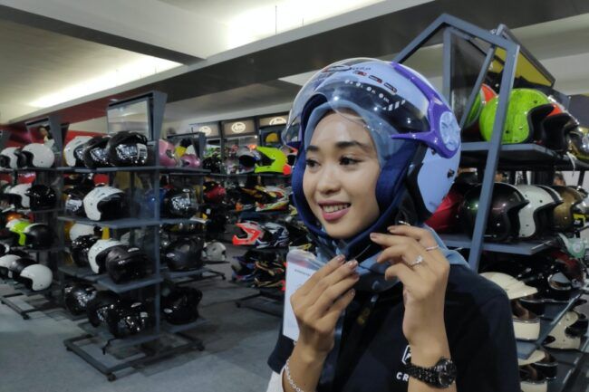 Cargloss Helm Spesial Hijabers, Harganya Cuma Rp 275 Ribu Cargloss Helm Spesial Hijabers, Harganya Cuma Rp 275 Ribu