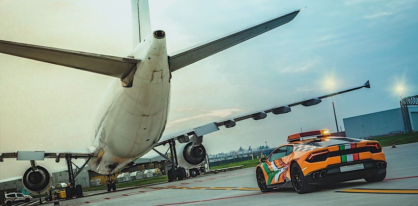 Lamborghini Huracan follow me