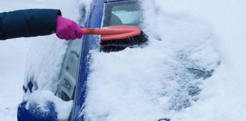 remove snow from car