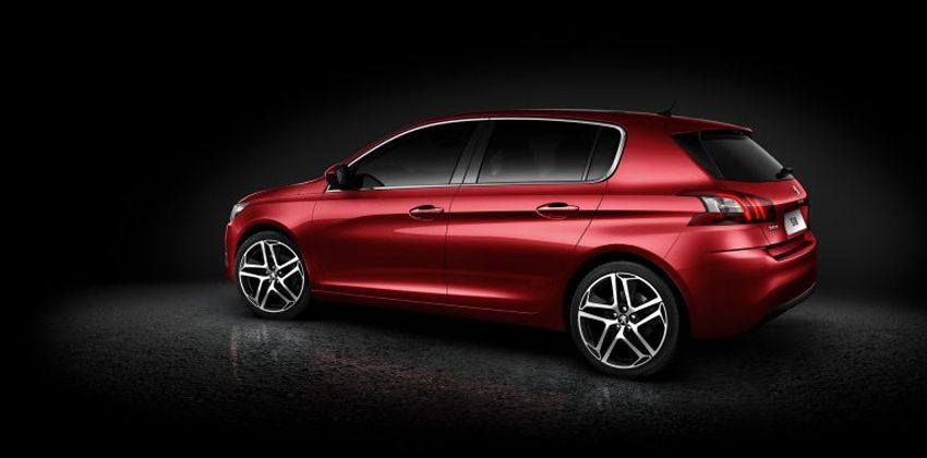 Next-gen Peugeot 308 side