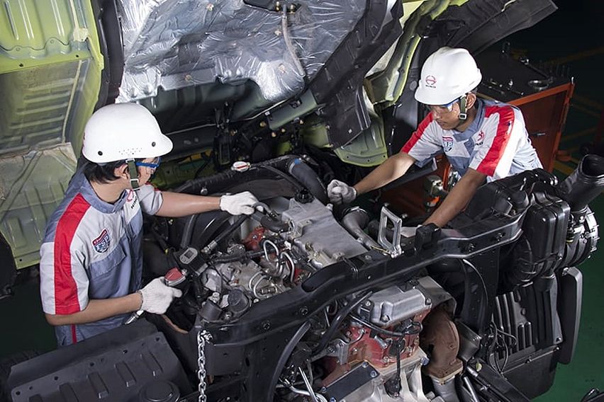 Layanan Servis truk dan bus Hino