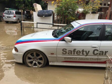 Komunitas BMWCCI Jakarta Chapter Peduli Korban Banjir Jabodetabek