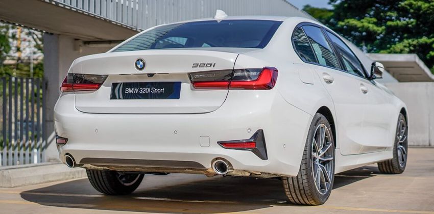 BMW 320i Sport rear
