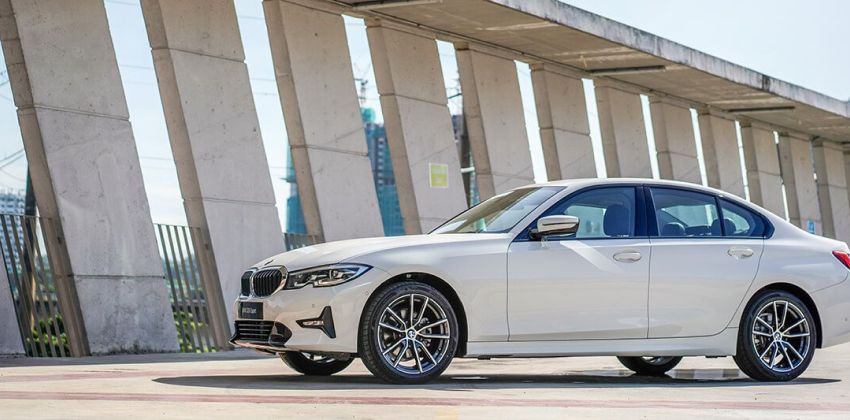 BMW 320i Sport  side