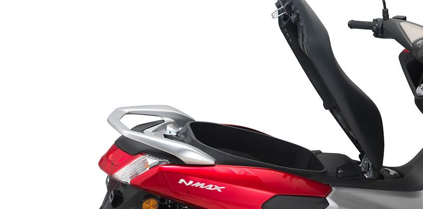 Yamaha Nmax under seat space