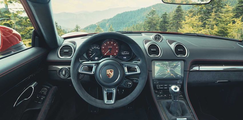 Porsche 718 GTS cabin