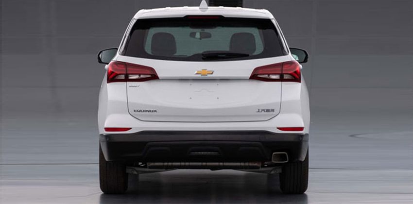 Facelifted Holden Equinox rear