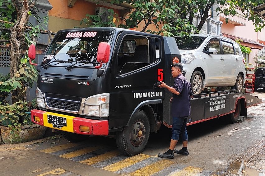 Jasa towing Suzuki untuk konsumen kena banjir