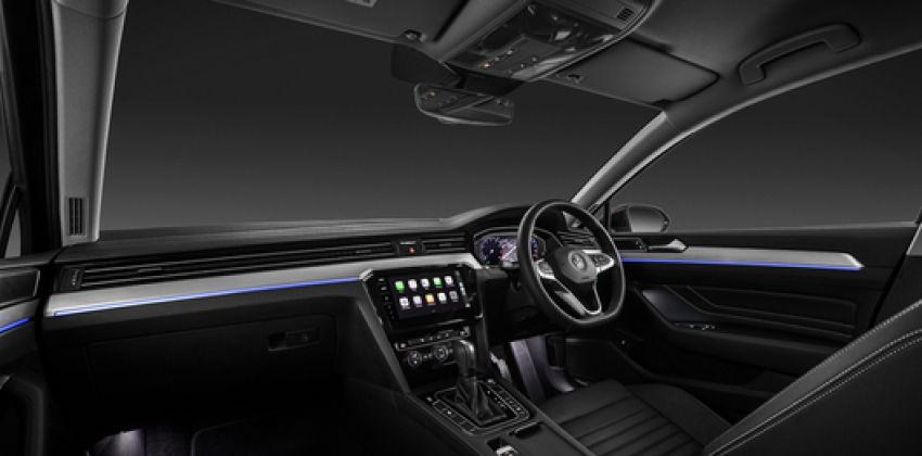 2020 VW Passat interior