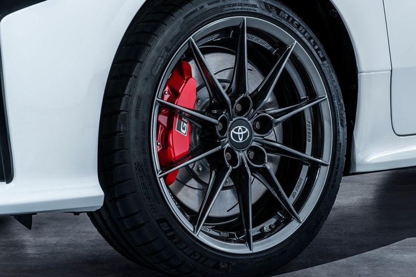 roda dan rem GR Yaris mendukung performa tinggi