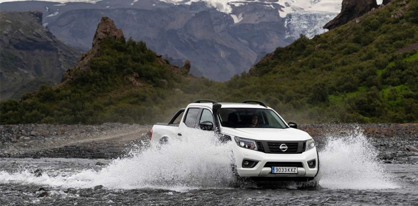 Nissan Navara Off-roader AT32 exterior