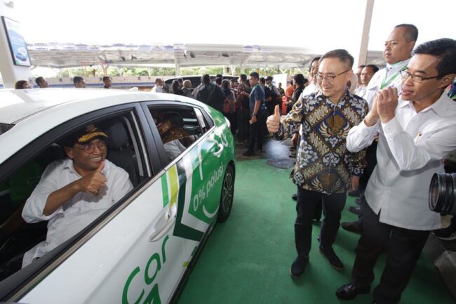 Menhub Minta Grab Tambah Armada Mobil Listrik Menhub Minta Grab Tambah Armada Mobil Listrik