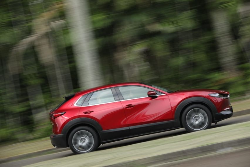 Mazda CX-30 tampak samping