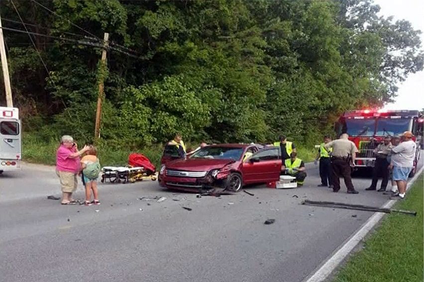 Kecelakaan dengan efek fatal karena menaruh kaki di dasbor