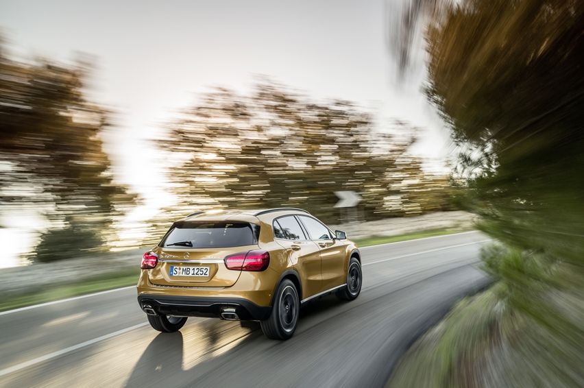 Mercedes-Benz GLA 200 belakang