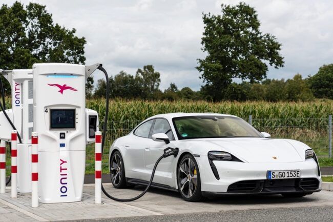 Fokus Garap Mobil Elektrik, Porsche Tak Berniat Tinggalkan Model Konvensional Fokus Garap Mobil Elektrik, Porsche Tak Berniat Tinggalkan Model Konvensional