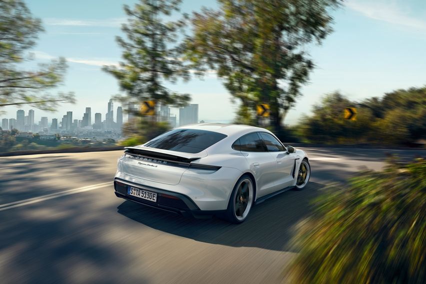 Mobil listrik Porshe Taycan