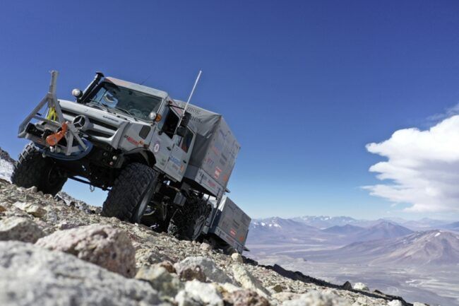 Mercedes Unimog Cetak Rekor Mendaki Gunung Berapi Tertinggi Dunia Mercedes Unimog Cetak Rekor Mendaki Gunung Berapi Tertinggi Dunia