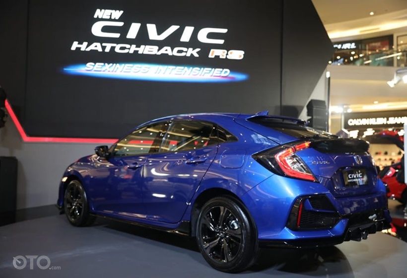 Civic Hatchback RS meluncur