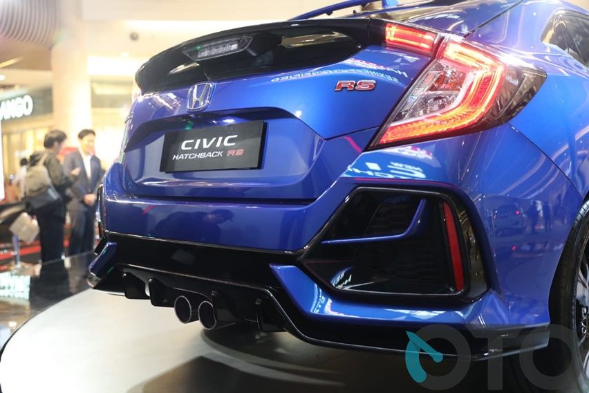 Sektor buritan dengan ubahan bumper dan diffuser