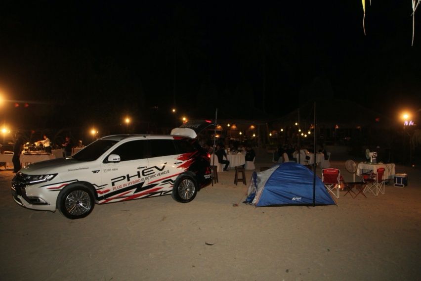 Mitsubishi Outlander PHEV bisa jadi teman berkemah serbabisa