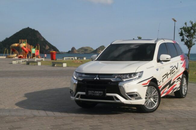 First Drive Mitsubishi Outlander PHEV (Part - 1): Sensasi SUV Bertenaga Listrik First Drive Mitsubishi Outlander PHEV (Part - 1): Sensasi SUV Bertenaga Listrik