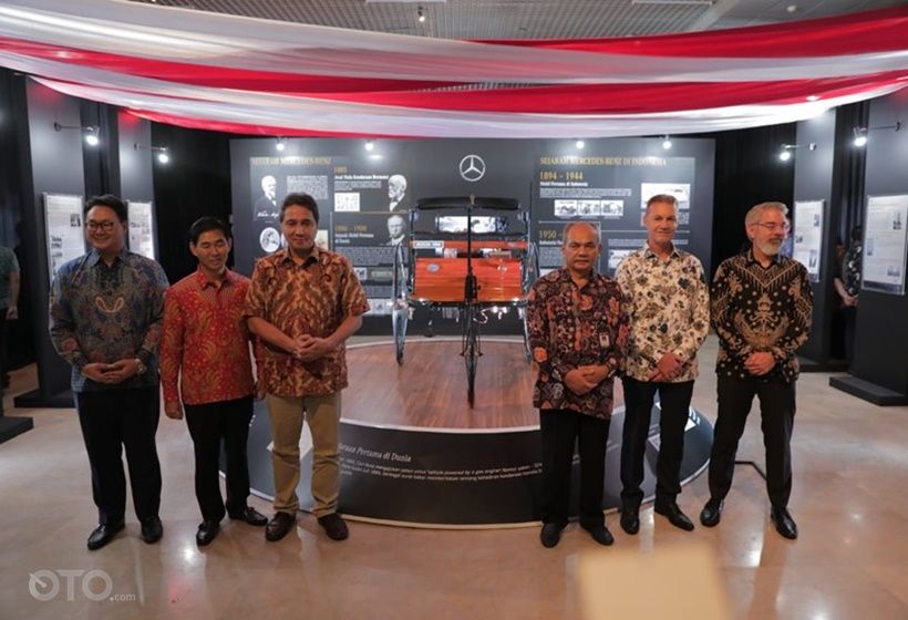 Pameran 50 tahun mercedes-benz Indonesia