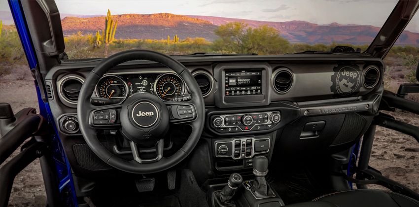 Jeep Wrangler JPP 20 cabin