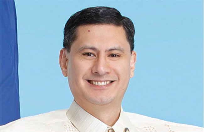 Solon sacrifices right to drive for driver education bill
