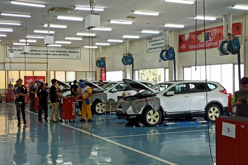 Kompetisi teknisi diler bengkel Honda