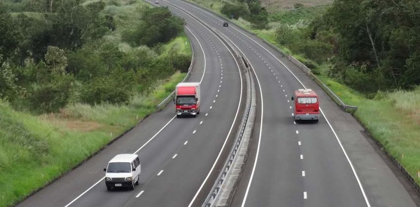 BUses & delivery van on Skyway
