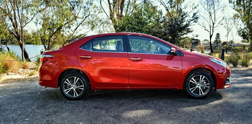 Toyota Corolla Sedan side