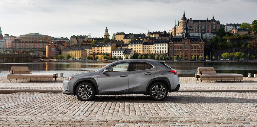 Lexus UX side profile 