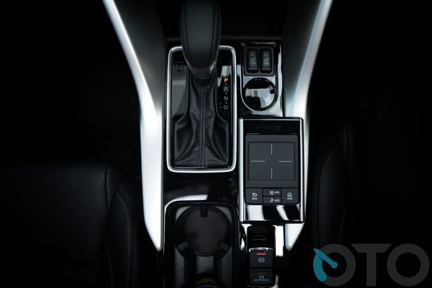 feature eclipse cross