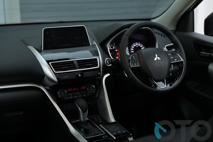 Dasbor Eclipse Cross