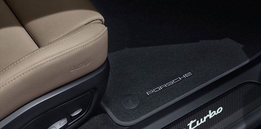 Porsche Taycan Carbon package