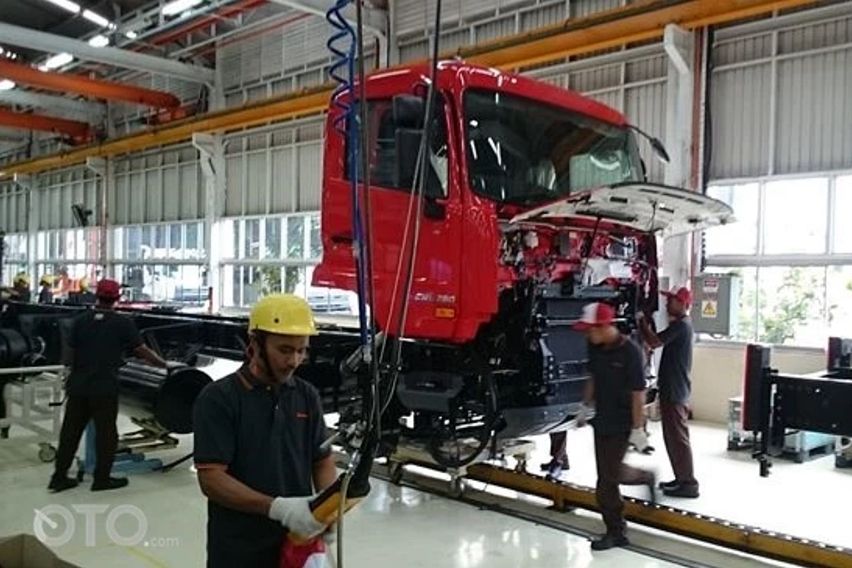 perakitan truk UD di Sunter