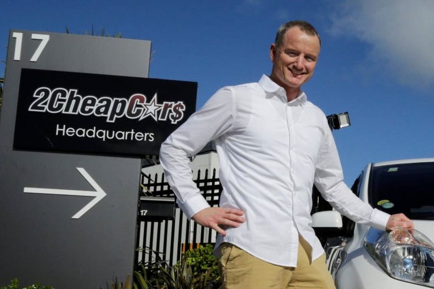 CEO 2 Cheap Cars, Daniel Buckley dengan pernyataan kontroversial