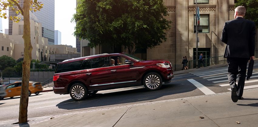 Lincoln Navigator side