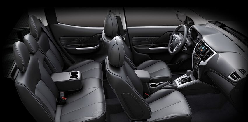 Mitsubishi Strada interior