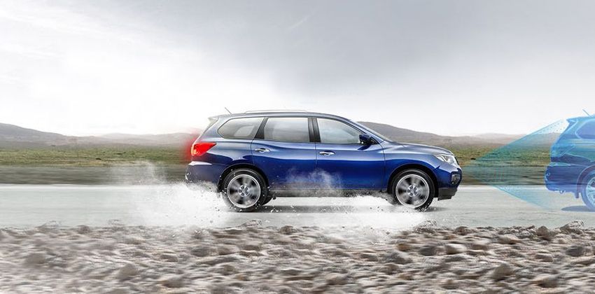 Nissan Pathfinder side