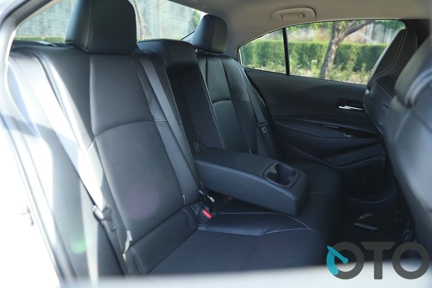 Kabin belakang Corolla Altis
