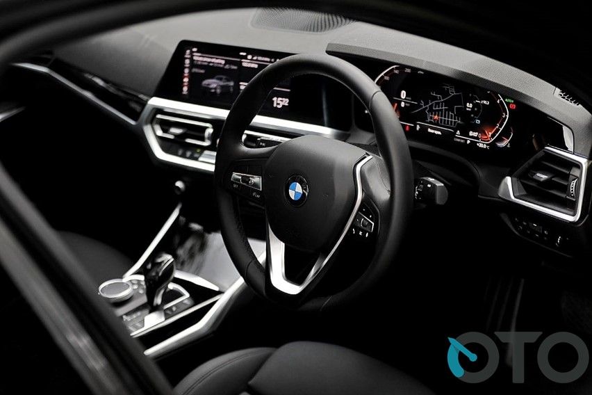 BMW 320i interior