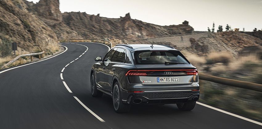 Audi RS Q8 body photo