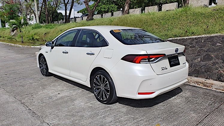 Toyota Corolla Altis 1.8 V HV rear