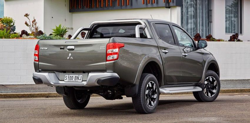 Mitsubishi Triton rear